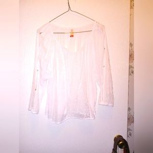 Light weight, open sleeves, netting in the front